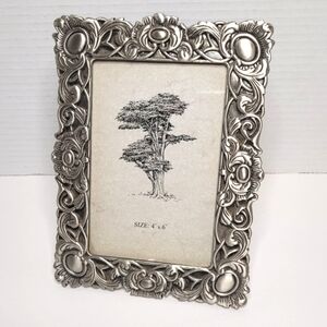 Lotus Flowers Motif Vintage Silvertone Tabletop Picture Frame